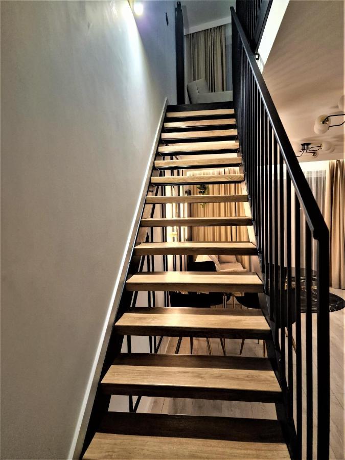 Gold Apartment