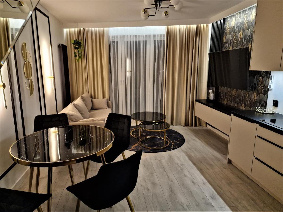 Apartment Gold