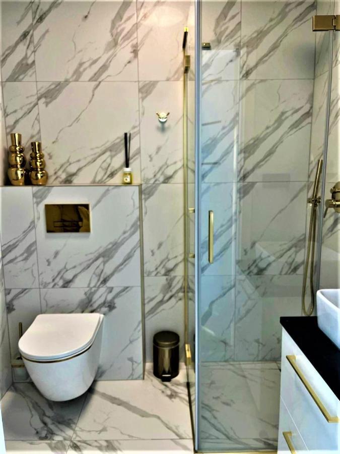 Apartment Gold
