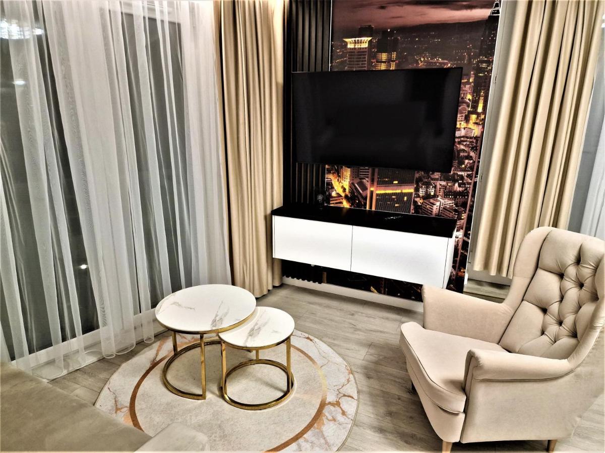 Apartment Gold
