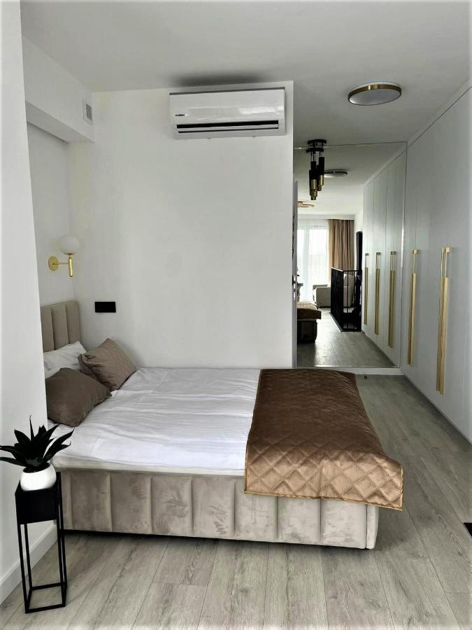 Gold Apartment *